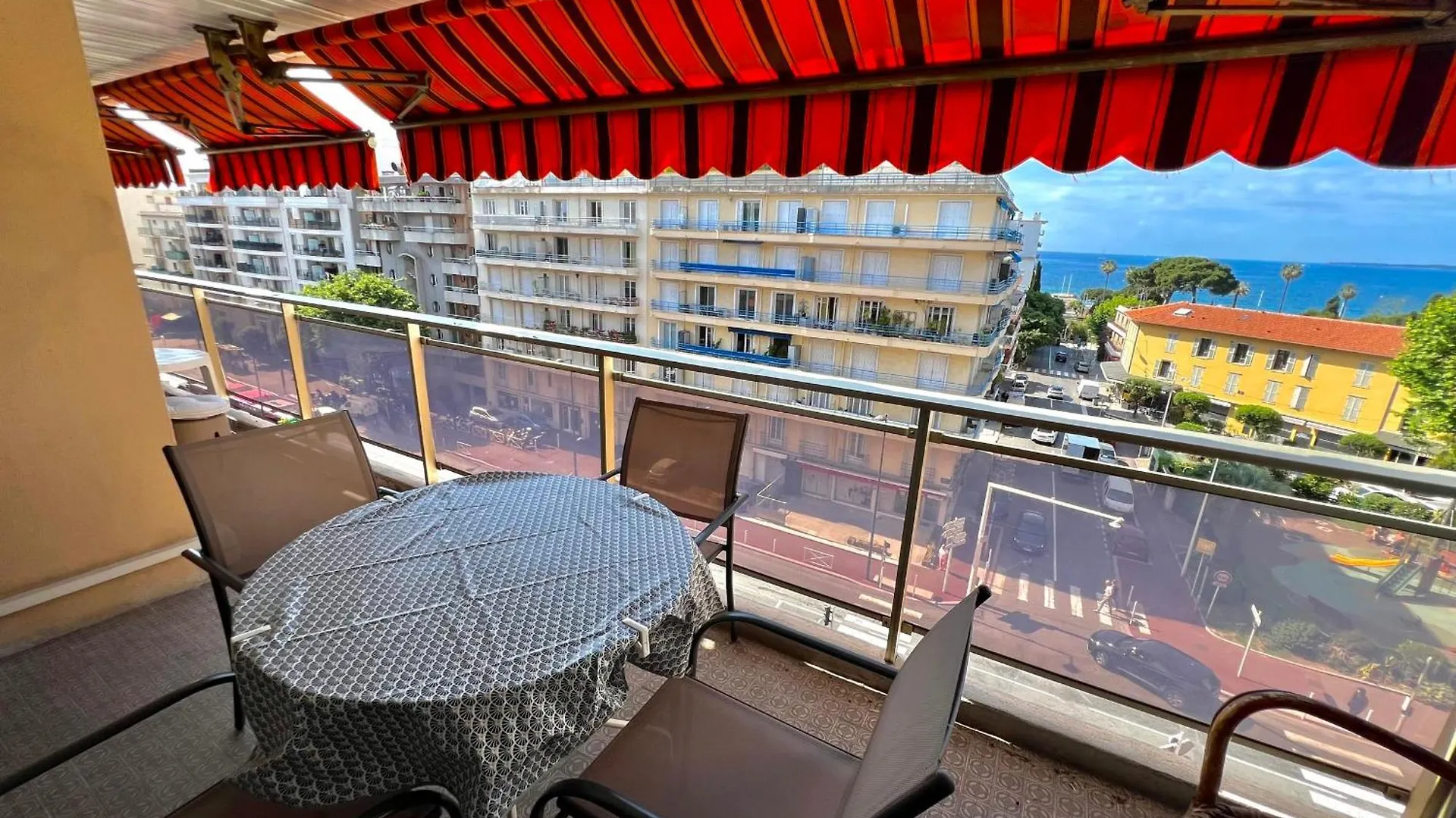 Juan Les Pins Sea View - 4 People Apartment Juan-les-Pins