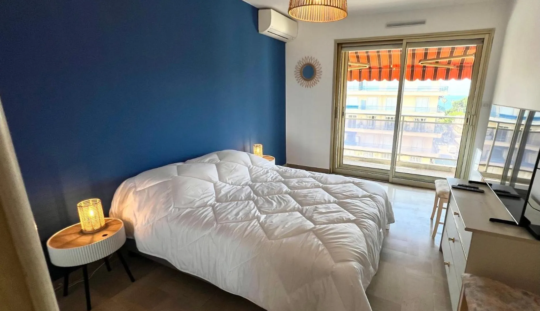 Juan Les Pins Sea View - 4 People Apartment 0*, Juan-les-Pins